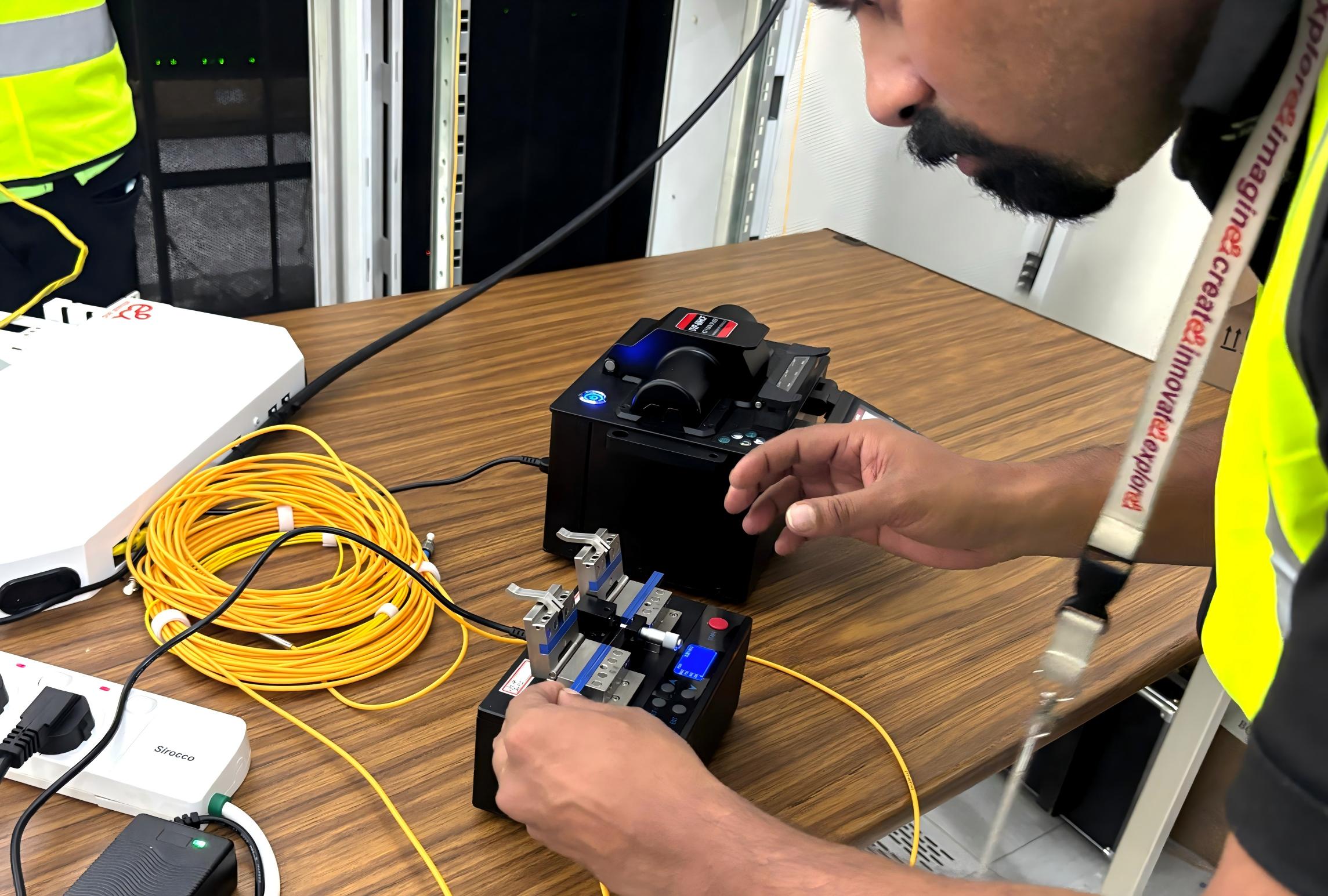 空芯光纤技术出海！WM视讯科技赋能阿联酋e&中东试点